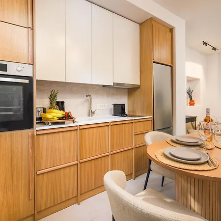 Novem - Averof 98 Living Apartment